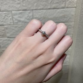 【BRILLIANCE+(ブリリアンスプラス)の口コミ】 プロポーズで頂いたダイヤが際立つ素敵なデザインで、いくつものデザイン…