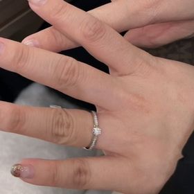 【festaria bijou SOPHIA(フェスタリア ビジュソフィア)の口コミ】 ストレート＋横にもダイヤがあり、とても可愛かった。
でも、結婚指をエタ…