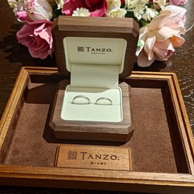 【TANZO.(鍛造指輪)の口コミ】 以下でオーダーメイドしました。
色合いは他の指輪にはない独自性のある指…