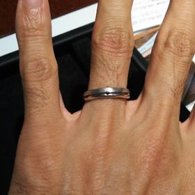 【JEWELRY  KAMATA(ジュエリーかまた)の口コミ】 メンズのはシンプルなものが多い中、こちらはレディースとお揃いでデザイ…