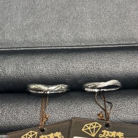 【カオキ　ダイヤモンド専門卸直営店の口コミ】 ウェーブ型の結婚指輪を探していると伝えるとたくさんの種類のものを出し…