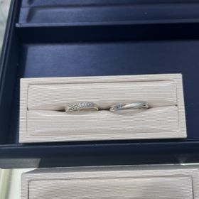 【THE KISS(ザ・キッス)の口コミ】 結婚指輪のデザインはウェーブで探していました。私は形しか頭になかった…