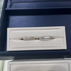 【THE KISS(ザ・キッス)】の口コミ 結婚指輪のデザインはウェーブで探していました。私は形しか頭になかったの...