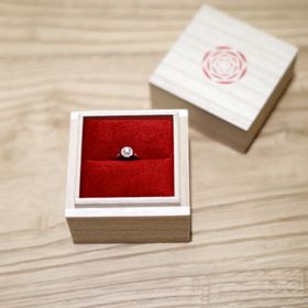 【出雲結(いずもゆい)の口コミ】 ダイヤモンドが大きくかつ綺麗に見えるデザインです。
それぞれに意味が込…