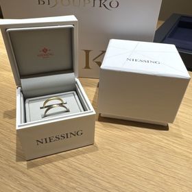【NIESSING(ニーシング)の口コミ】 表面の加工方法や、指輪の幅、ゴールドの色味等が他のブランドの指輪より…