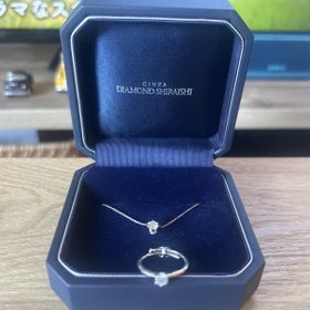 【銀座ダイヤモンドシライシの口コミ】 プロポーズリングとして購入したので、リングのサイズを後から合わせられ…