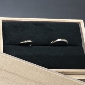 【出雲結(いずもゆい)の口コミ】 ダイヤがシンプルながらもしっかりと存在感があります。
加工の仕方も複数…