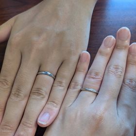 【銀座ダイヤモンドシライシの口コミ】 金属の光沢感と、ダイヤモンドの輝きの両方が楽しめる点。関節よりも指の…