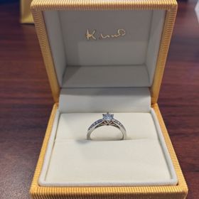 【ケイウノ ブライダル(K.UNO BRIDAL)の口コミ】 指輪の側面から見ても映えること、かつ、上から見た時にも華やかな印象と…
