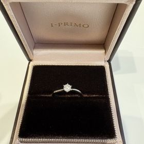 【アイプリモ(I-PRIMO)の口コミ】 ウェーブで着け心地がよかった。
ウェーブの結婚指輪とカチッと密着してし…