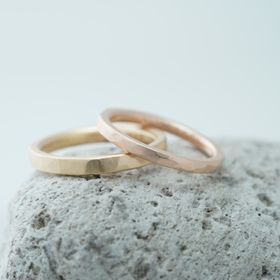 【THREE TREES(スリーツリーズ)の口コミ】 デザインや色、大きさなど一つ一つ説明を受けながら自分の好みの指輪を手…