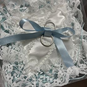 【Ailes(エール)】の口コミ 一つはイエロー、もう一つはブルーでお互い違う色のダイヤでそれぞれの好み...