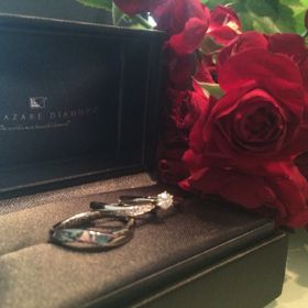 【ラザール ダイヤモンド(LAZARE DIAMOND)の口コミ】 華奢なデザインで指の流れに沿っているため指を綺麗に見せてくれ、つけた…