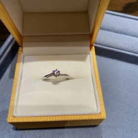 【ケイウノ ブライダル(K.UNO BRIDAL)の口コミ】 周りがキラキラしていて
ダイヤモンドが輝いている
つけた時に他の人とは…