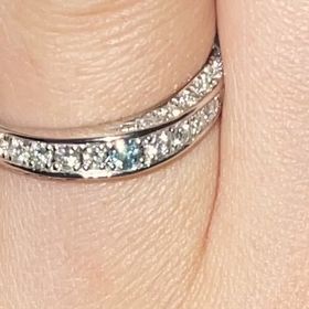 【SWEET BLUE DIAMOND(スウィートブルーダイヤモンド)】の口コミ ネットで見て気になっており、実物を見てみたくて行きましたが、店舗に置い...