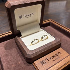 【TANZO.(鍛造指輪)の口コミ】 とにかくつけ心地が良いです。
厚みがあると指輪の縁があたる感じがして違…