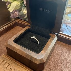 【TANZO.(鍛造指輪)の口コミ】 指輪を鍛えて作っているので安心して付けられる所に魅力を感じました。
ア…