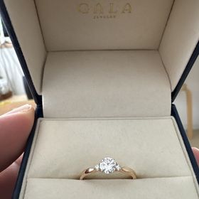 【GALA JEWELRY(ガラジュエリー)の口コミ】 パートナーが個性的な為、既存のものではなく、ダイヤモンドを買ってから2…