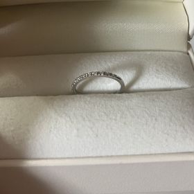 【Flowaves(フロウェーブス)の口コミ】 シンプルで重ね付けできるデザイン性が良いと思い購入しました。シンプル…