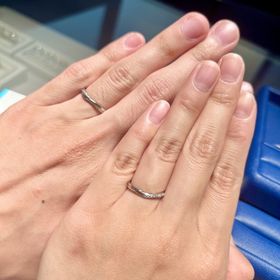 【銀座ダイヤモンドシライシの口コミ】 細身のデザインにも関わらず、大きめな手に対しての存在感は薄れずどの方…