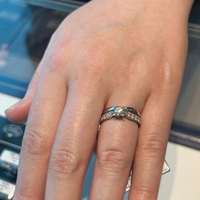【エクセルコダイヤモンド(EXELCO DIAMOND)の口コミ】 パヴェタイプの婚約指輪が好みで、比較的近くにあったシライシさんに行く…