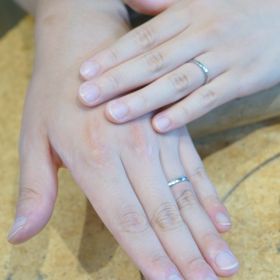 【MITUBACI(ミツバチ)】の口コミ 自分たちで好みの質感やデザインから選ぶことができます。それぞれ別の種類...