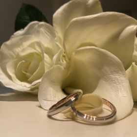 【アイプリモ(I-PRIMO)の口コミ】 派手すぎず、シンプルすぎず丁度良いデザインで、歳を重ねても浮くことな…