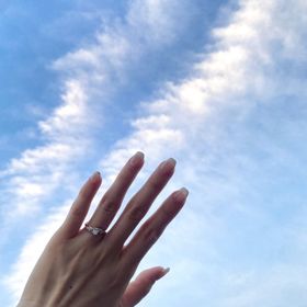 【アイプリモ(I-PRIMO)の口コミ】 彼が一生懸命選んでくれたものです。
指輪の色が2色で交差しているデザイ…