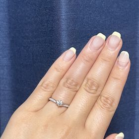 【銀座ダイヤモンドシライシの口コミ】 指輪の内側が丸く加工されており、付け心地が良いと聞きました。デザイン…