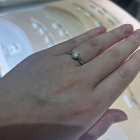 【ティファニー(Tiffany & Co.)の口コミ】 しっかり地金を使われており、リングがしっかりしていて好みでした。また…