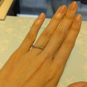 【ヴァンドーム青山(VENDOME AOYAMA)の口コミ】 細身で石ありを探していて、ウェーブの指輪を案内いただきました。おしゃ…