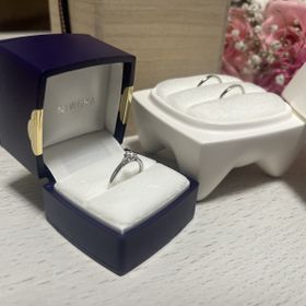 【俄(にわか)の口コミ】 この指輪のおすすめポイントは、横から見た指輪の顔と上からみた指輪の顔…