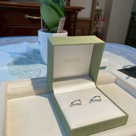 【LAPAGE(ラパージュ)の口コミ】 指が綺麗に見える飽きの来ないデザイン。
単体でつけても煌びやかで気持ち…