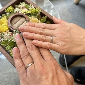 【鎌倉彫金工房の口コミ】 シンプルで着け心地もとてもよいです！
お互いのリングをつくったためとて…