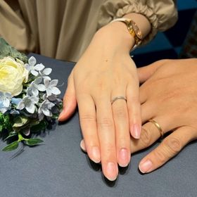 【銀座ダイヤモンドシライシの口コミ】 緩やかなV字ラインで指に馴染んで上品で柔らかい印象に見える
ダイヤモン…