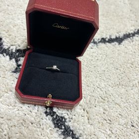 【カルティエ(Cartier)の口コミ】 とにかく王道のデザインに惹かれました。ウェーブのかかったものや、ダイ…