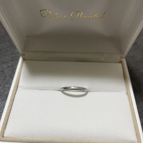 【PILOT BRIDAL(パイロットブライダル)の口コミ】 マッド加工で落ち着いたデザインの中でもラインがスッと斜めに入っていて…