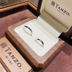 【TANZO.(鍛造指輪)の口コミ】 フルオーダーで自由に加工を入れることが可能な為、2人で話し合いながら理…