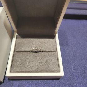 【TOWA(永遠)の口コミ】  何種類かのV字の指輪で検討し、試着させていただき、指輪のデザインのメ…