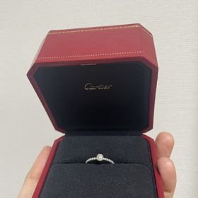 【カルティエ(Cartier)の口コミ】 婚約指輪に選んだのは中央に一粒のダイヤ、その周りに小さなダイヤが美し…
