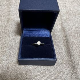 【銀座ダイヤモンドシライシの口コミ】 ダイヤモンドはかなり良質なものを取り扱っていて、傷、気泡を顕微鏡のよ…