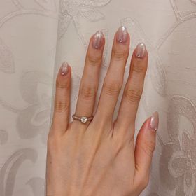 【ラザール ダイヤモンド(LAZARE DIAMOND)の口コミ】 妻の指が細く、重ね着けしてもしつこくならないデザインを探していました…