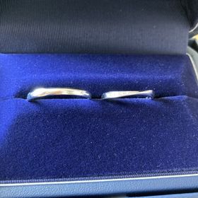 【銀座ダイヤモンドシライシの口コミ】 夫婦でペアの結婚指輪を購入しました。指輪のデザインはシンプルですが男…