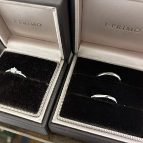 【アイプリモ(I-PRIMO)の口コミ】 個性的なものが好きで、真っ直ぐではなく少し斜めに入っておりセンターダ…