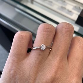 【アイプリモ(I-PRIMO)の口コミ】 シンプルなフレームだからこそ、ダイヤの輝きが目立つのがとてもお気に入…