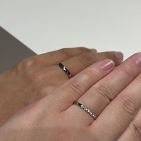 【ラザール ダイヤモンド(LAZARE DIAMOND)の口コミ】 ここの指輪は他と違い、別の種類で選んでも浮かず
そういう組み合わせです…