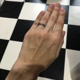 【SORA(ソラ)の口コミ】 ネットでたまたまみたこちらの指輪に一目惚れ。カラー発色できる結婚指輪…