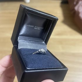 【ラザール ダイヤモンド(LAZARE DIAMOND)の口コミ】 シンプルでありながら華やかさのあるデザインを探していた中で、「ブルッ…