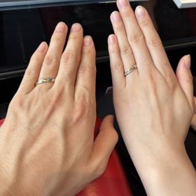 【銀座ダイヤモンドシライシの口コミ】 他にはあまり見ないデザインで男性の指輪の方にもデザイン性が感じられて2…