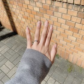 【銀座ダイヤモンドシライシの口コミ】 横から見た時のデザインが可愛らしくて試着を決めました。指にフィットす…